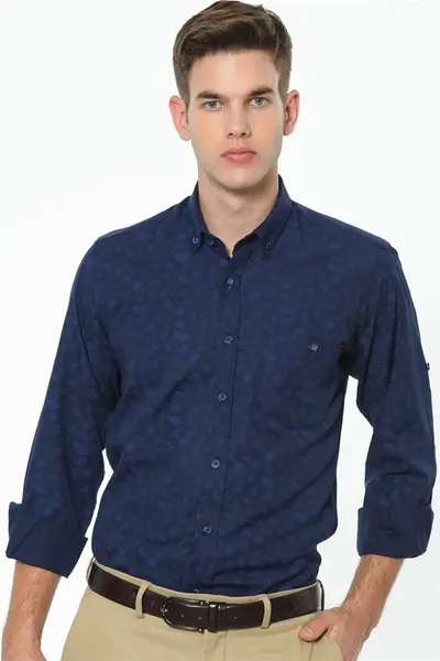 Tmavě modrá vzorovaná košile