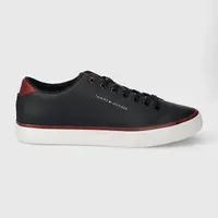 Kožené tenisky Tommy Hilfiger TH HI VULC CORE LOW LEATHER ESS pánske, tmavomodrá farba, FM0FM05041
