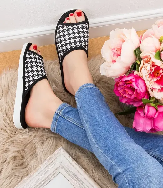 Dámske papuče NS-089 Pepitko čierno-biele