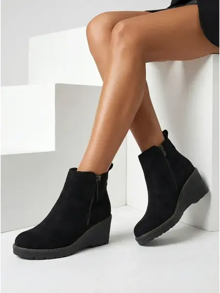 Dámské kotníkové kozačky na podpatku