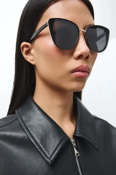 Sluneční brýle Medicine