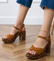 Gemre Brown eco-suede block heel sandals Dures