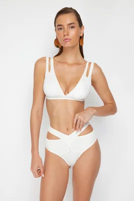 Trendyol Svatební Krémový Trojúhelníkový Střih/Okénkový Bikiny Top