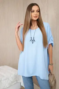 Oversized halenka s modrým přívěskem