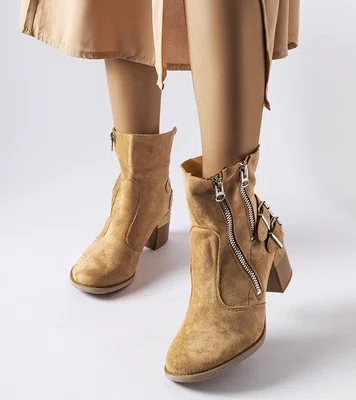 Gemre Beige ankle boots with a loose upper Plourde