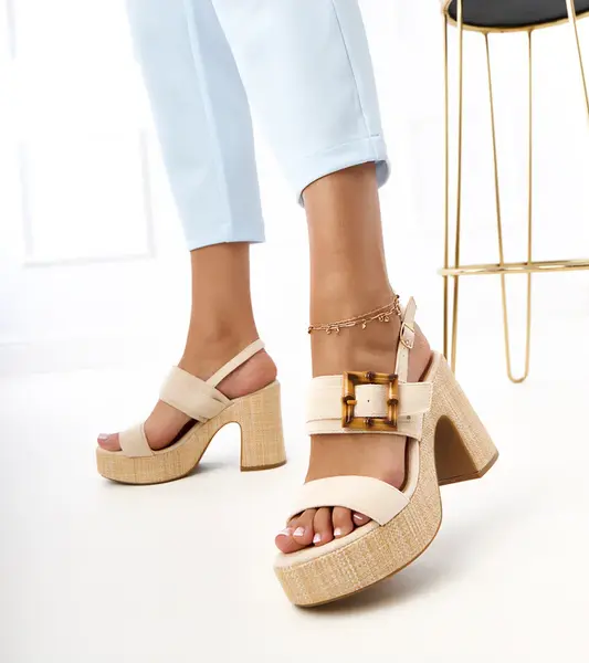 Gemre Beige block heel sandals decorated with a buckle Elevira