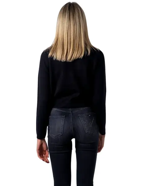 Čierny rolákový sveter Only