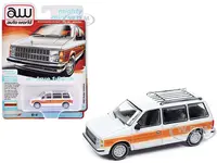 1985 Dodge Caravan Van White with Woodgrain Side Panels "Mighty Minivans" Series 1/64 Diecast Model Car by Auto World