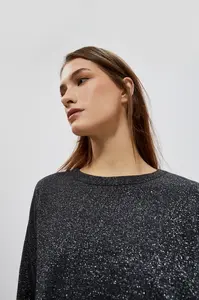 Svetr s metalickou nití