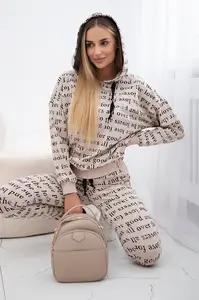 Set s béžovým potiskem