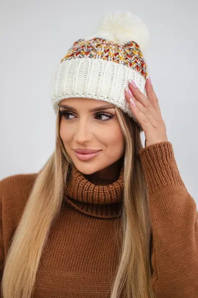 Kesi Dámska čiapka s pomponom Ellen K325 ecru