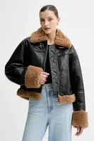 Bunda Stand Studio Kia