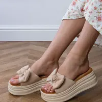 Gemre Hnedé šľapky na platforme s mašľou Ados