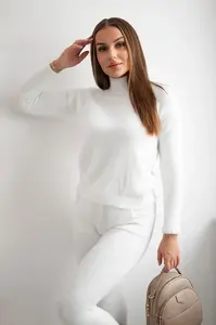 Two-piece ecred set of alpaca sweaters