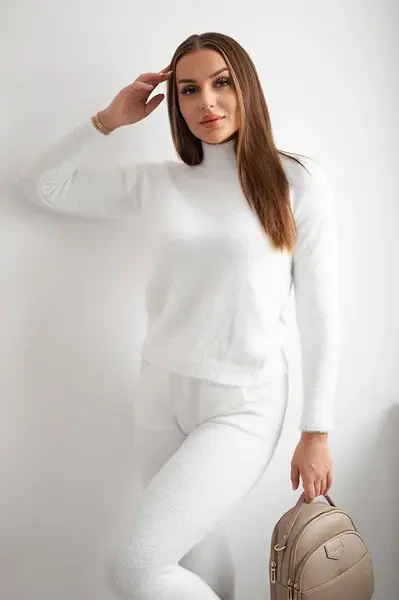 Two-piece ecred set of alpaca sweaters