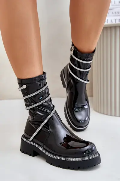 Patent leather ankle boots with black Kikizelle decoration