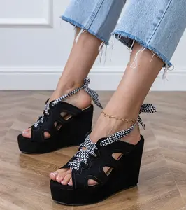 Gemre Black wedge sandals with decorative lacing Lakota