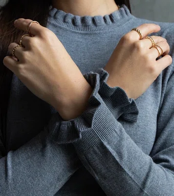 Gemre Gray soft sweater decorated with a frill Luel
