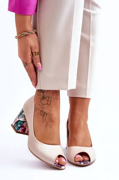 Boto Kožené lodičky s ozdobným podpatkem Leski Boty