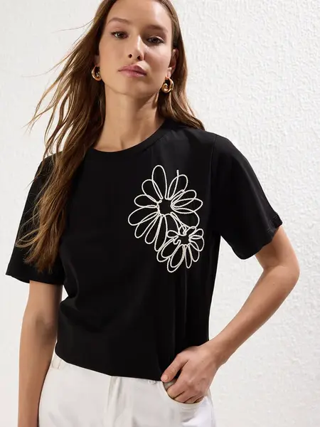 Trendyol Tričko  béžová / čierna