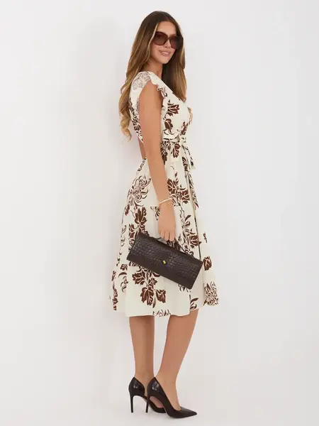 Hnědé rozšířené vzorované šaty