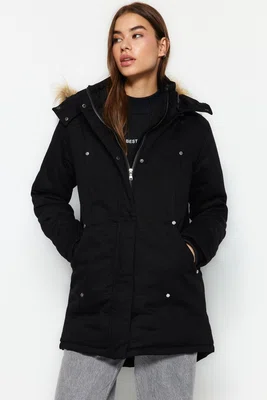 Trendyol Black Shearling Parka kabát s kapucí