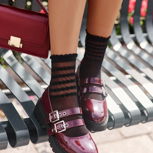 Women's low shoes with straps lacquered burgundy terione