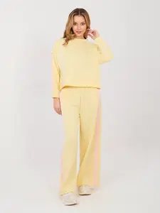 Žlté nohavice s ružovými pruhmi