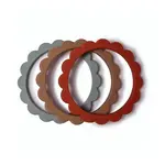 Mushie náramkové hryzátko zo silikónu FLOWER - Cambridge Blue / Clementine / Natural