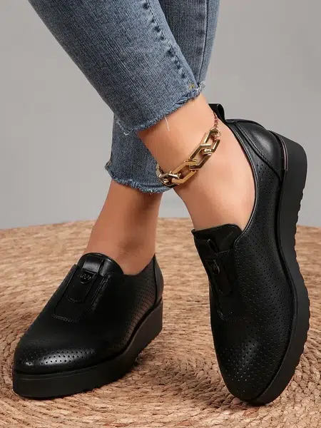 Resti Women's slip-on hollow shoes Goffies