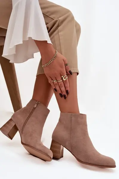 Dámske členkové čižmy na podpätku