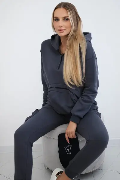 Zateplená souprava s ozdobnou kapsičkou z grafitu