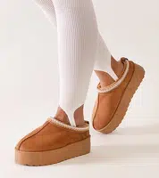 Gemre Brown slippers decorated with embroidery on a high platform Luanela