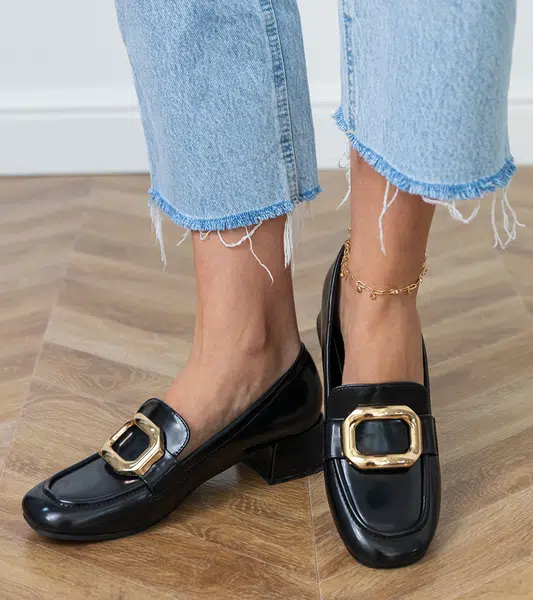 Gemre Black women's low-heeled shoes with a gold decoration Mareda