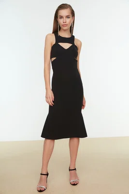 Trendyol černá záda detailní elegantní večerní šaty