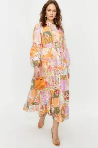 Trendyol vícebarevné šaty s květinovým vzorem, lněným vzhledem a páskem