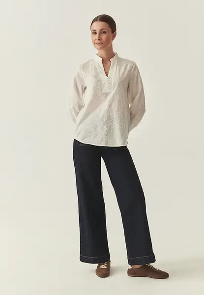 Bílá bavlněná halenka s výšivkou Tanti Tatuum