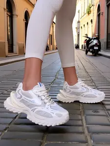 Resti Women's lacquered sneakers Leysi