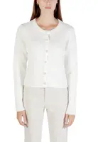 Bílý svetr s knoflíky