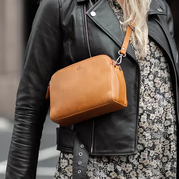 Dámska kožená crossbody kabelka Sparwell Petra - koňak