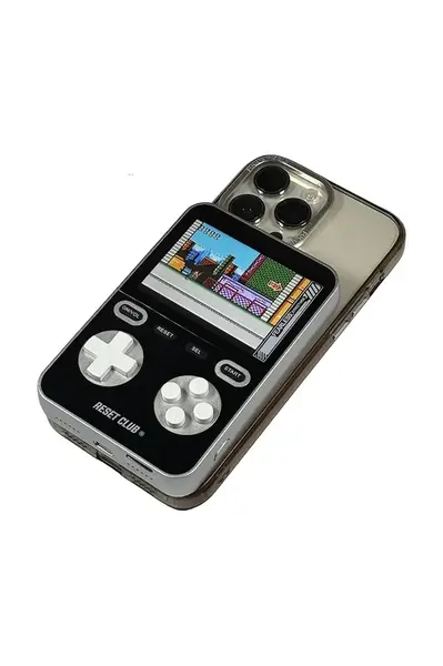 Powerbanka s integrovanou hernou konzolou Reset Club Powerbank Gaming 7,5 × 2 × 11,5 cm