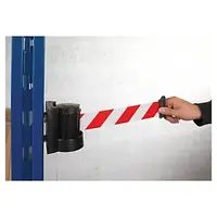 Bariérová páska s magnetickou nástěnnou kazetou a deskou, červenobílá