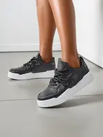 Resti Women's sporty sneakers on a thicker sole Uanes