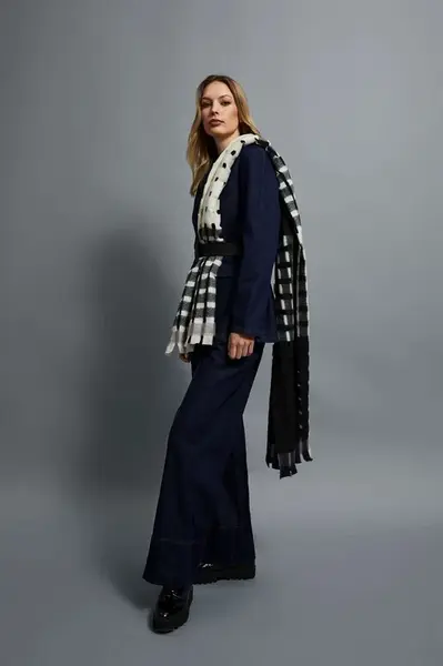 Marisse Black Checkered Scarf