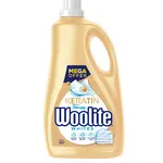 Woolite Keratin tekutý prací prostředek na bílé a světlé prádlo 3,6 l