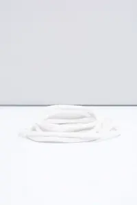 Bílé kulaté šňůrky Corbby