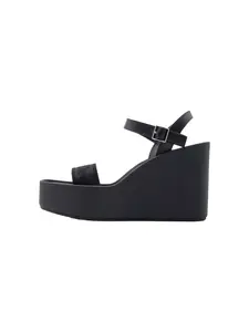Calvin Klein Remienkové sandále  čierna