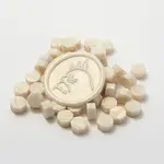 Illusory Color Sealing Wax Particles