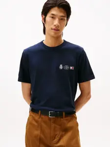 Tommy Hilfiger Small Crest Outline Tee S