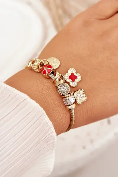 Dámsky náramok s príveskami